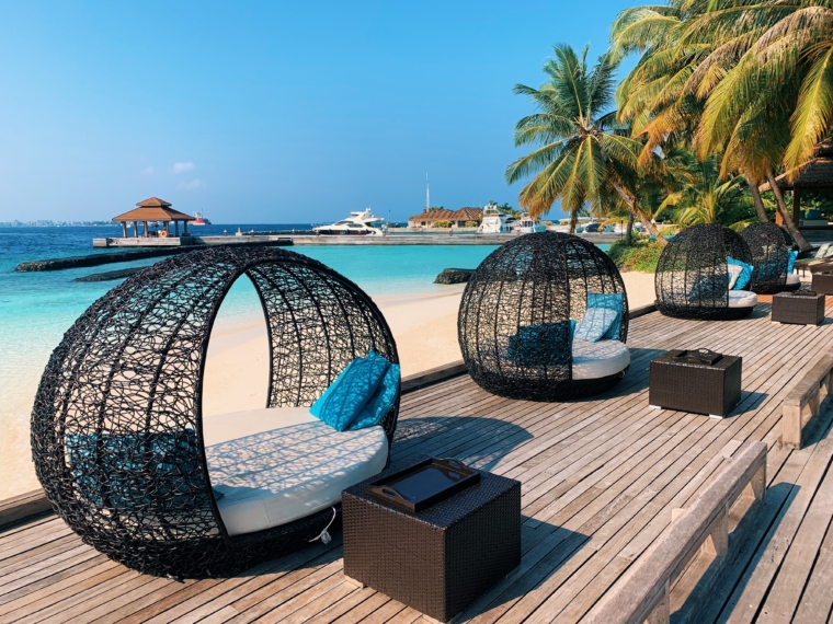 pool & beach club kurumba maldives 